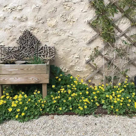 D'hotes Les Bains Du Bruant Bed & Breakfast *