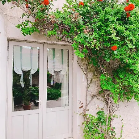 D'hotes Les Bains Du Bruant Bed & Breakfast *